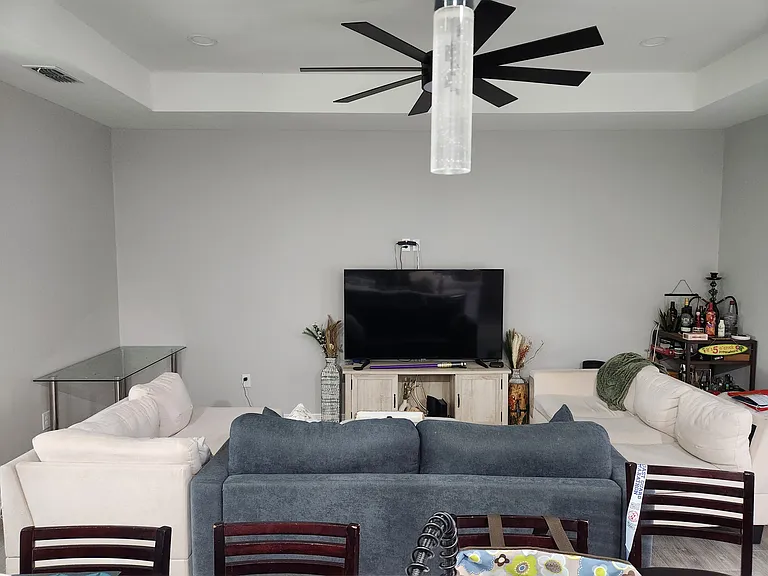 542 Valencia Ln — Photo 5