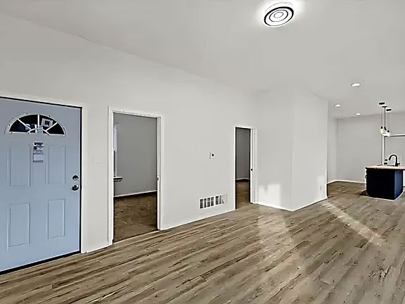 2nd image of 2622 W Vine St #2622