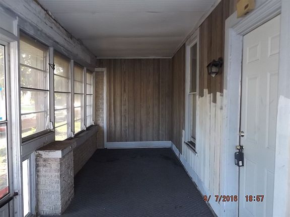3rd image of 104 W Madison St