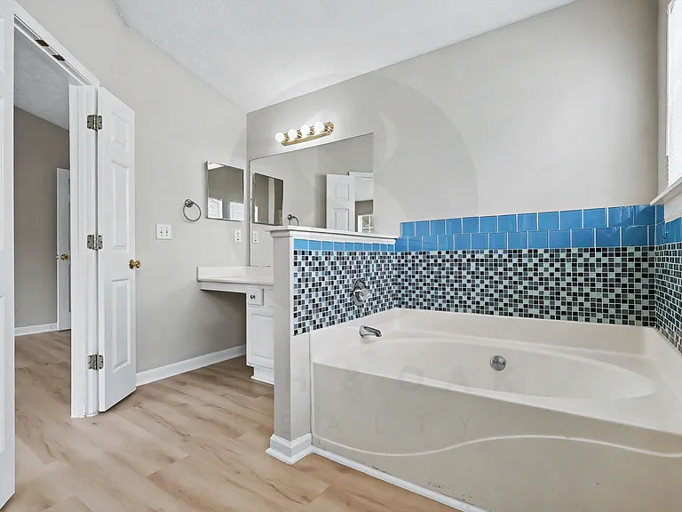 1090 Winter Park Ln — Photo 22