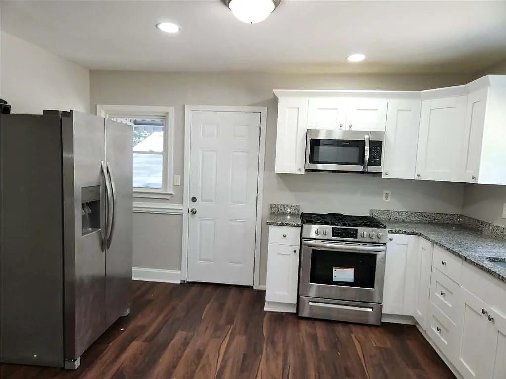 4 bed, 2.0 bath, 1170 sqft, $2,100 — Photo 3