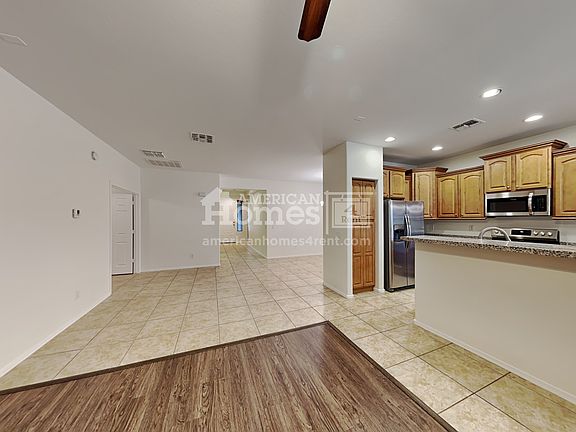4th image of 10334 W Foothill Dr