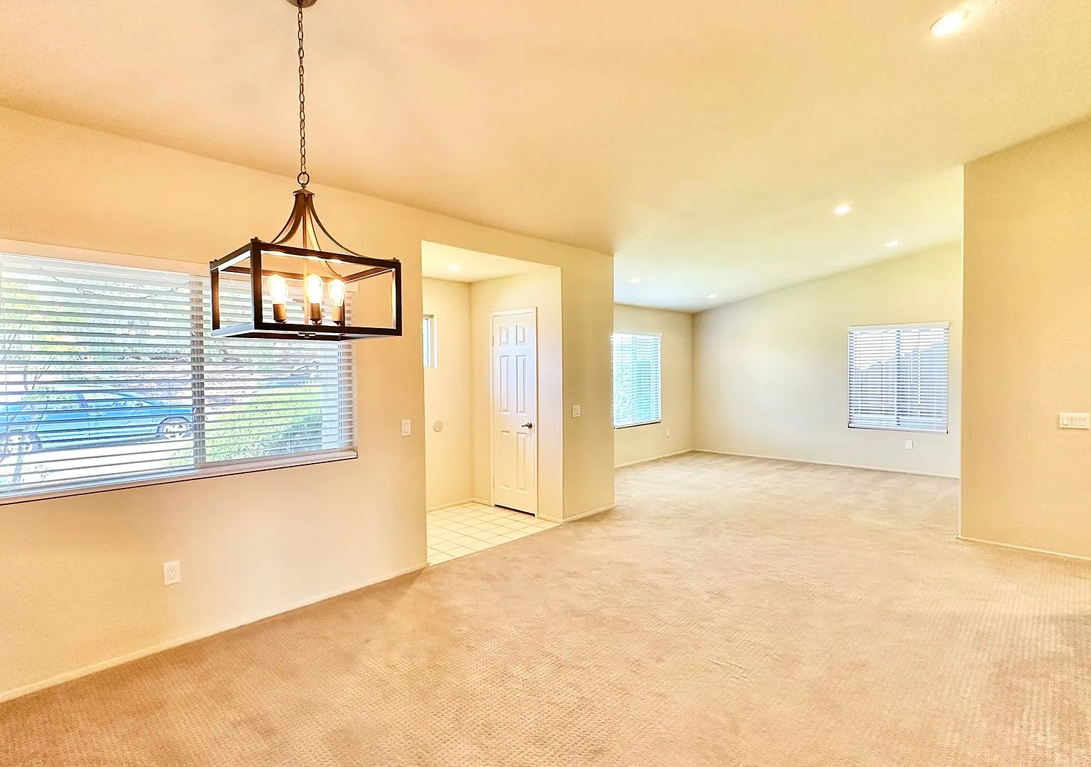 Lovely Single Story Home in Quiet Neighborhood of Fallbrook, Minutes to Everything! — Photo 4