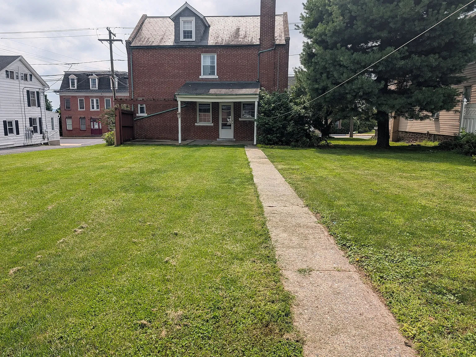 3 bed, 1.5 bath, 1552 sqft, $1,550 — Photo 2