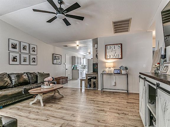 5th image of 1009 Tulip Dr
