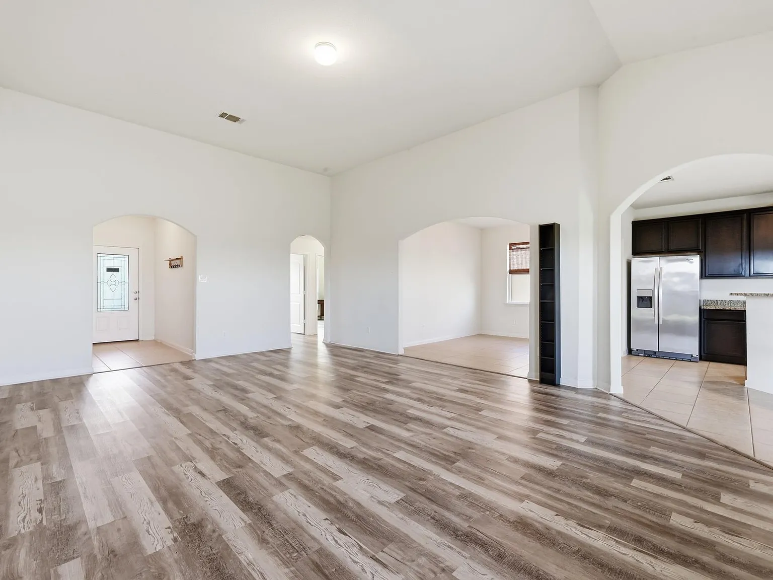 3 bed, 2.0 bath, 1858 sqft, $1,995 — Photo 4