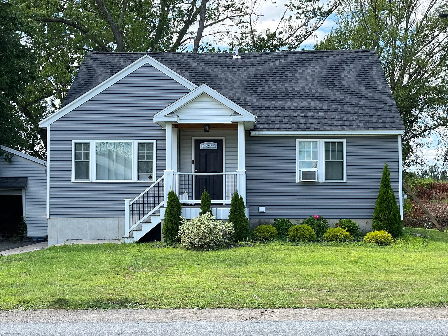 3 bed, 1600 sqft, $2,300 — Photo 1