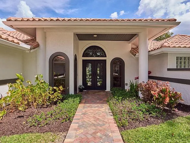 5 bed, 4.0 bath, 3920 sqft, $15,000 — Photo 2