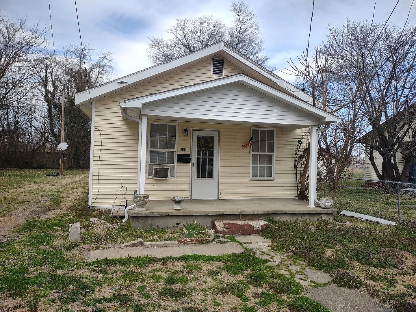 2 Bedroom / 1 Bath Paducah — Photo 1
