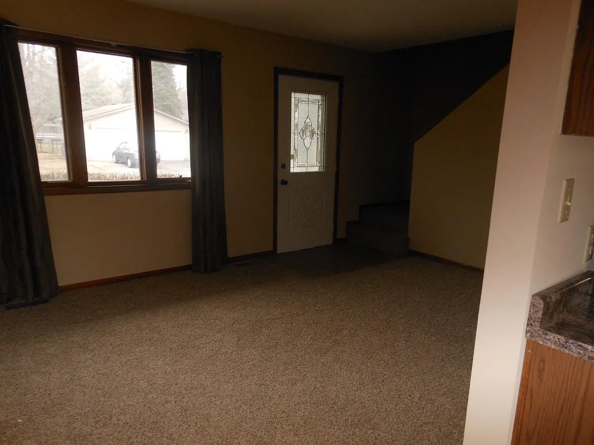 3 bed, 1.5 bath, 1400 sqft, $1,850 — Photo 4