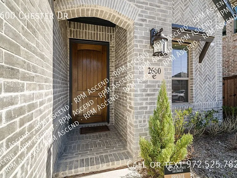 2600 Chester Dr — Photo 4