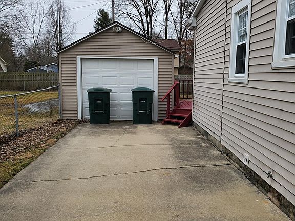 2nd image of 605 N McKenzie St