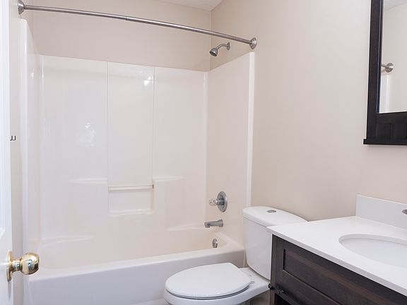 5th image of 305 Bradford Ct