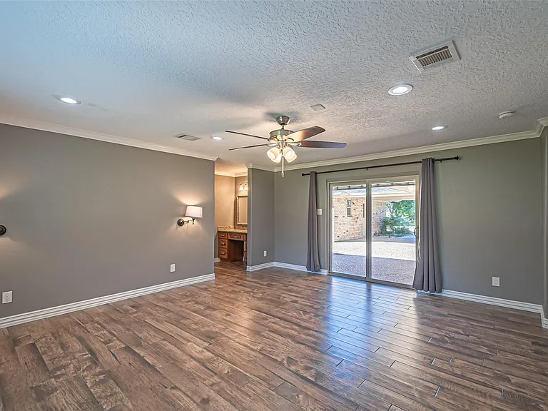17615 Swansbury Dr — Photo 30