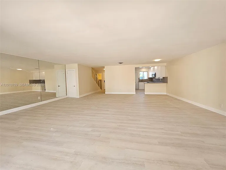 834 Raymond St — Photo 10