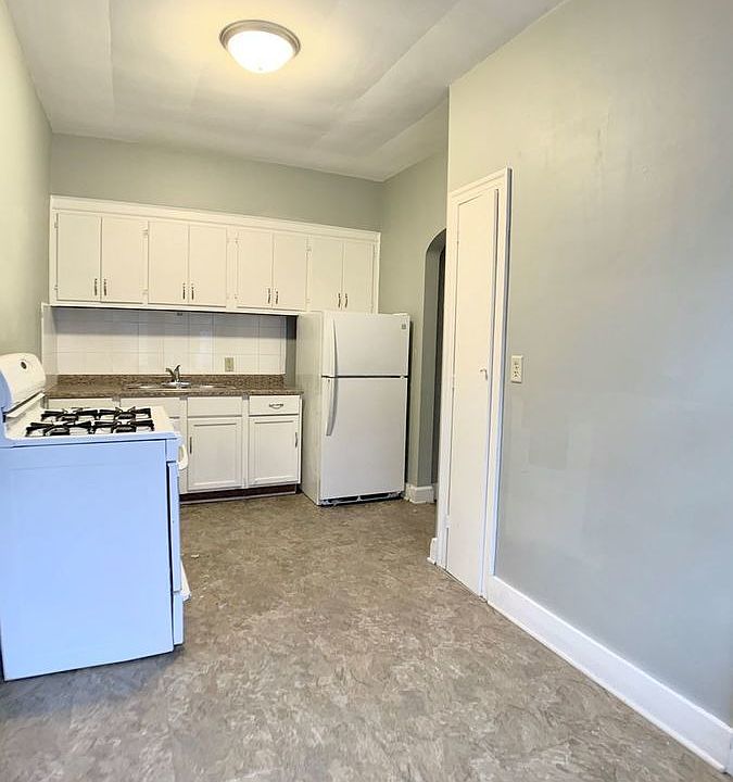 2nd image of 320 10th St APT 3