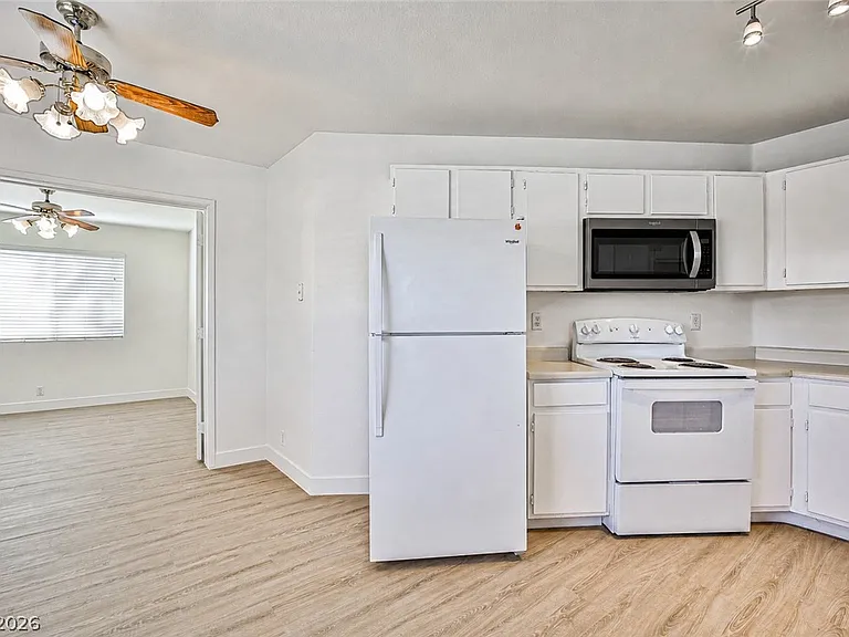 5091 Pioneer Ave #201 — Photo 2
