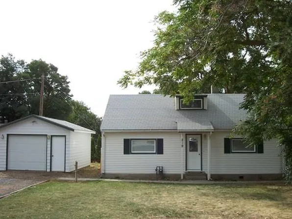 219 SW 12th St, College Place, WA 99324