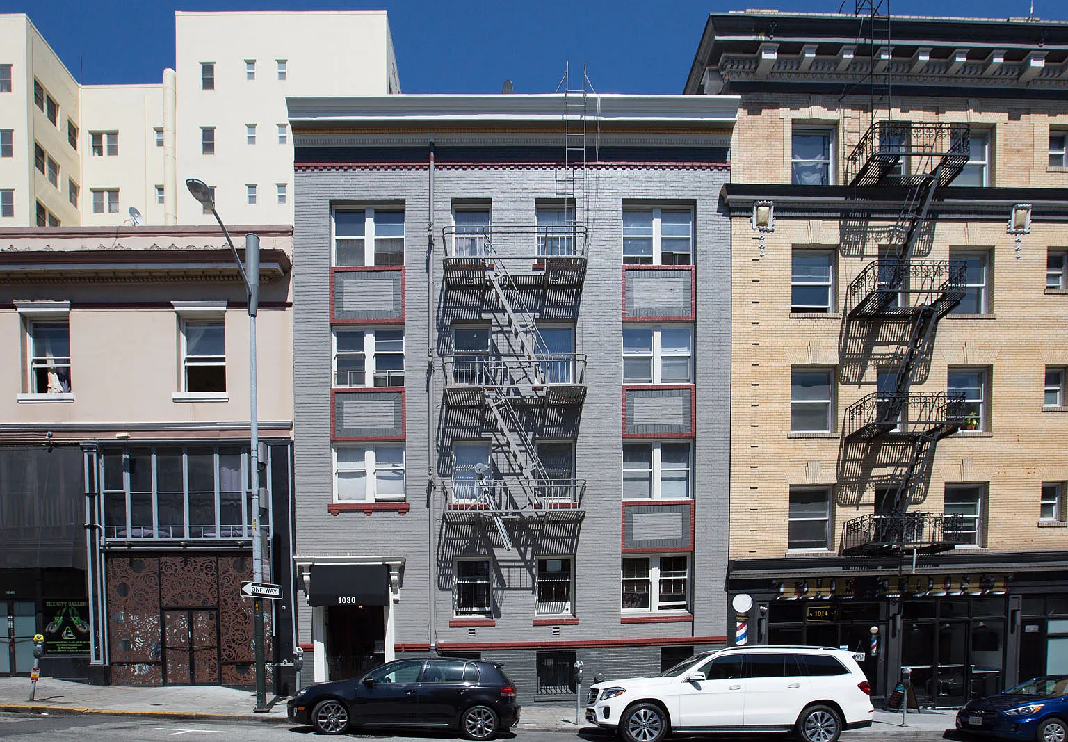 1030 Larkin — Photo 2