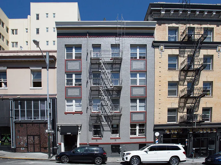 1030 Larkin — Photo 8