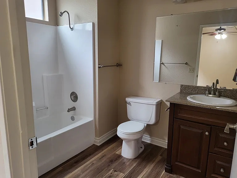 580 Graves Ave — Photo 5