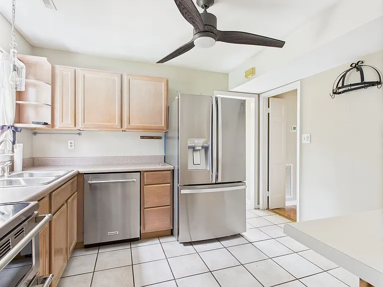 1917 Millsap Ln — Photo 12
