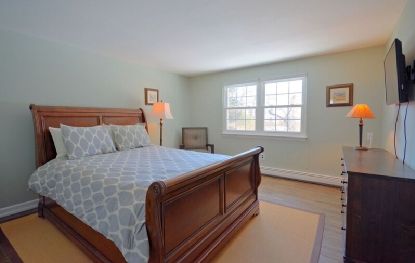  Bedroom (New Rug & Lighting not shown)