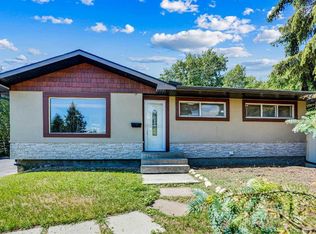 52 NE Harrow Cres SW, Calgary, AB T2V3B1