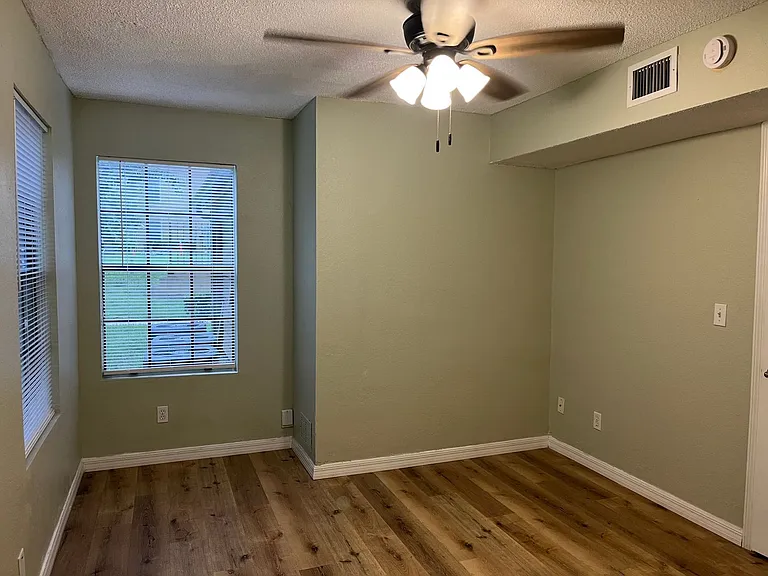 355 Lakepointe Dr #102 — Photo 10