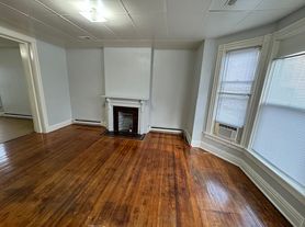 432 W 3rd St