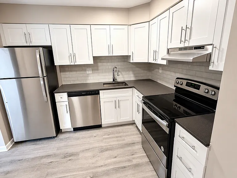 75C17 Avonwood Rd #C17 — Photo 7