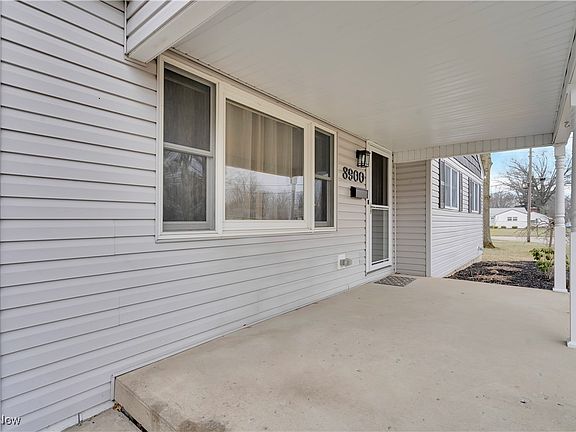 4th image of 3900 Chaucer Way