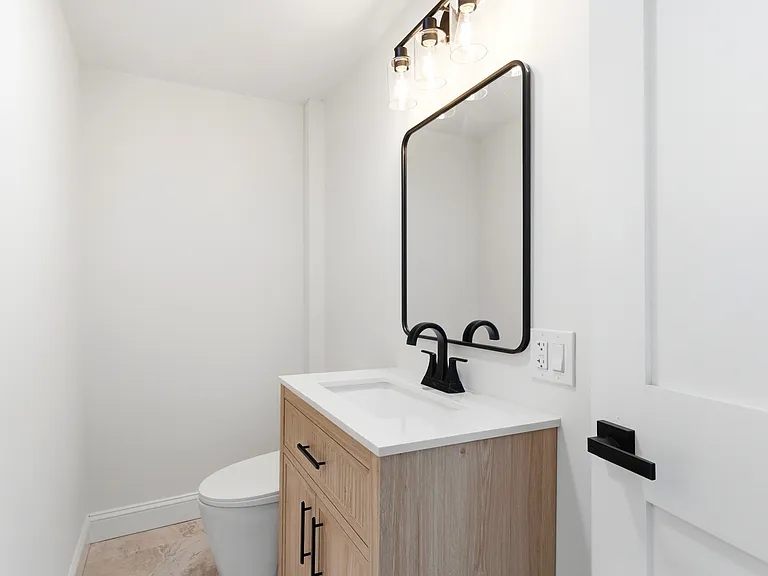 475 Burnside St — Photo 4