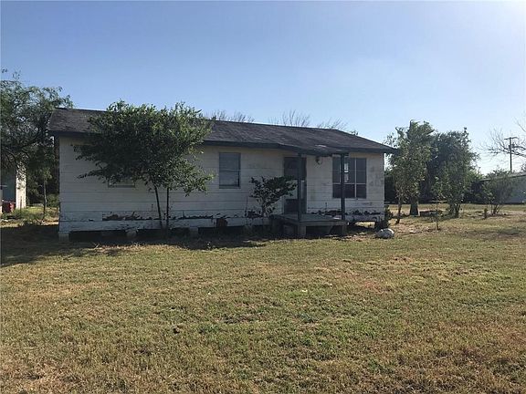 5th image of 208 E 2nd St