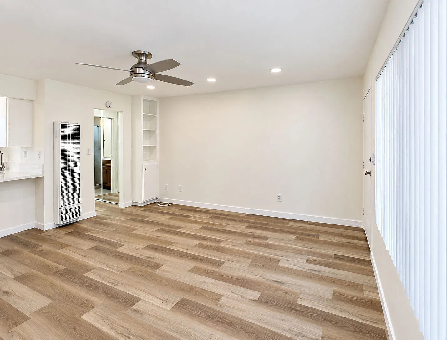 Studio, 400 sqft, $2,095 — Photo 2