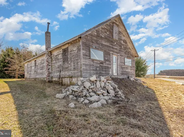 563A Mountain House Rd, Halifax, PA 17032