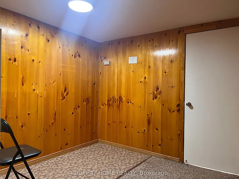2 Thorncroft Cres — Photo 14