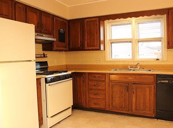 3rd image of 621 N Lakeview Ave