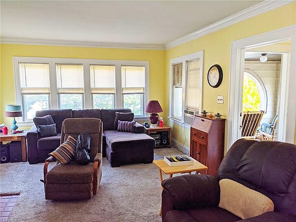 3rd image of 2184 Glenbury Ave