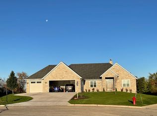 3486 W Hidden Oaks Ct, Franklin, WI 53132