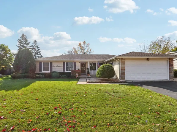 73 Hastings Ave, Elk Grove Village, IL 60007