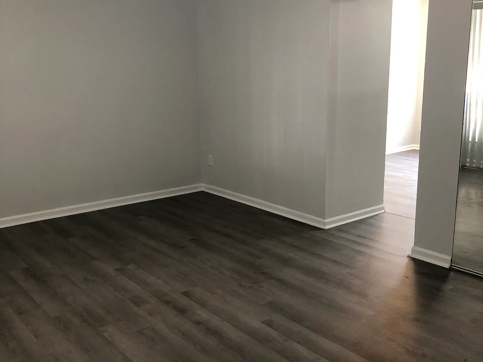 3 bed, 974 sqft, $1,300 — Photo 2