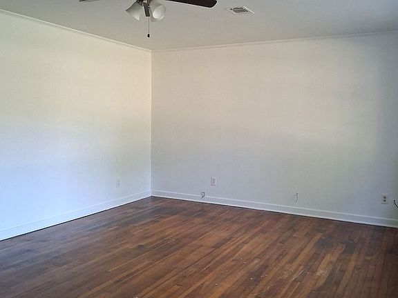 3rd image of 1826 Wisteria Dr