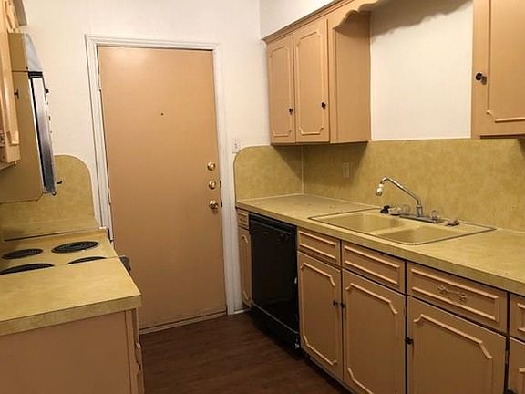 3rd image of 732 Skyline Dr