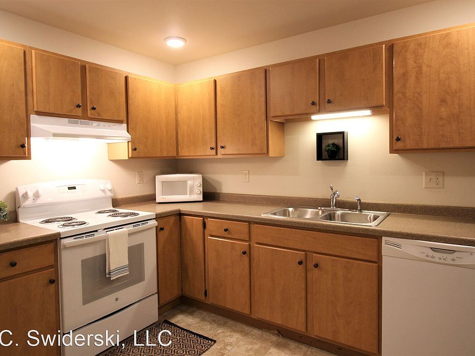 1st image of 3500 Willow Dr #77