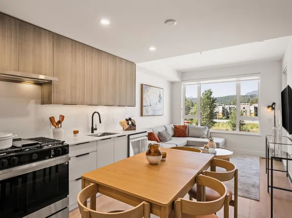 111 Buller St #306, Pt Moody, BC V3H 2S2