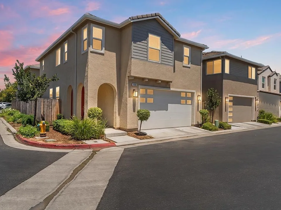 1909 Kelly Ln