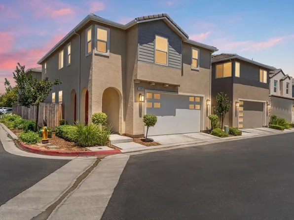 1909 Kelly Ln, Clovis, CA 93611