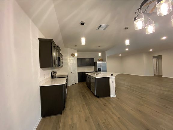 5th image of 159 Mapleoak Dr