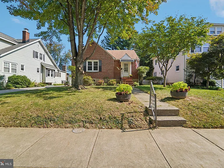 204 Glenmore Ave — Photo 7